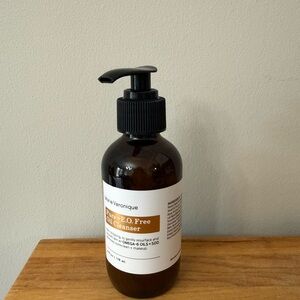 Marie Veronique Pure + E.O. Free Oil Cleanser - new full bottle
